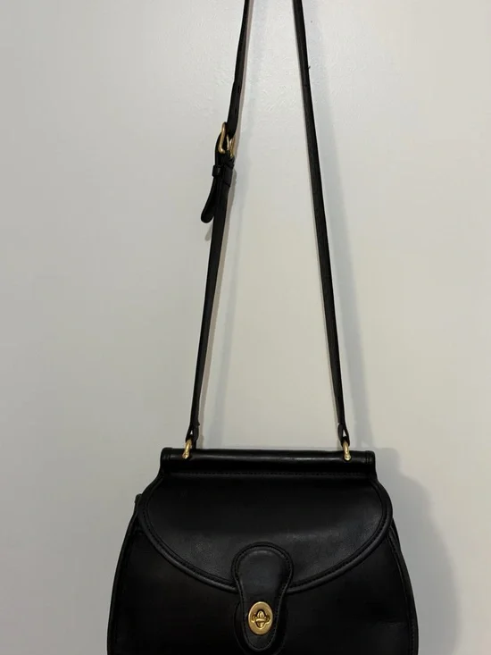 Vintage Coach Logan Bag (#9907) Black Leather Crossbody with Brass Turnlock - Picture 13 of 15